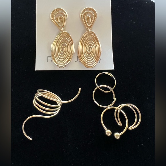 Jewelry - Pre-Bundled!! Gold tone geometric boho wire hanging earrings & 5 wire rings